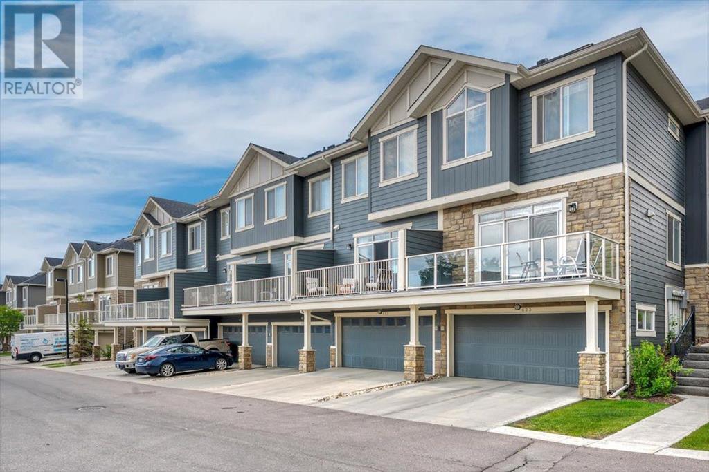 Single Family House for Sale in  Evanston Manor NW Evanston Calgary 