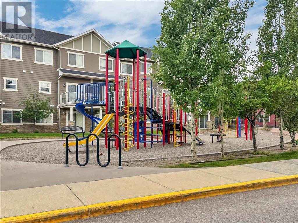 Single Family House for Sale in  Evanston Manor NW Evanston Calgary 
