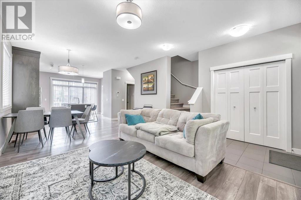 Single Family House for Sale in  Evanston Manor NW Evanston Calgary 