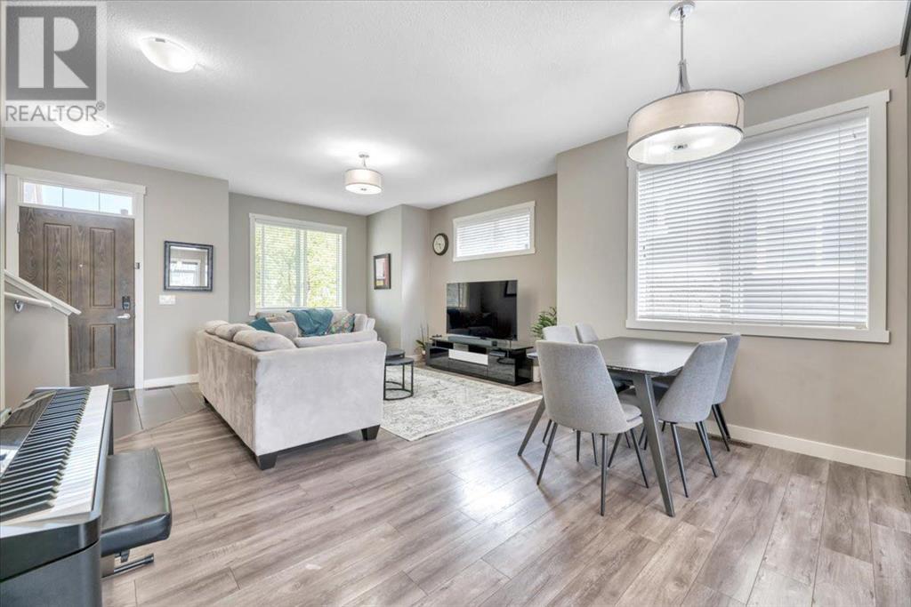 Single Family House for Sale in  Evanston Manor NW Evanston Calgary 