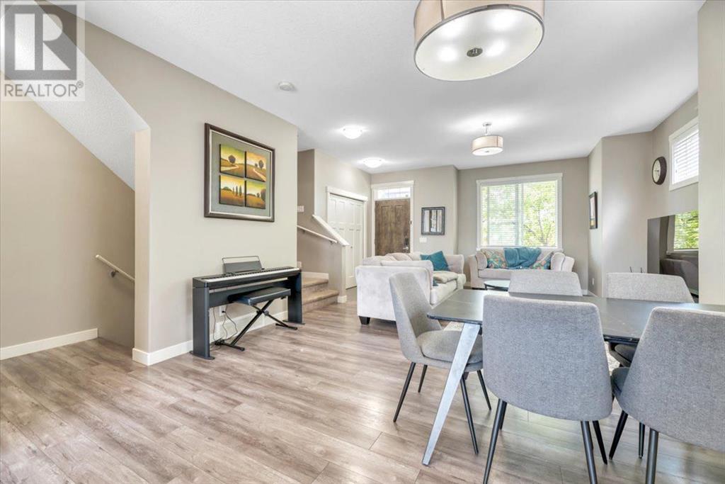 Single Family House for Sale in  Evanston Manor NW Evanston Calgary 