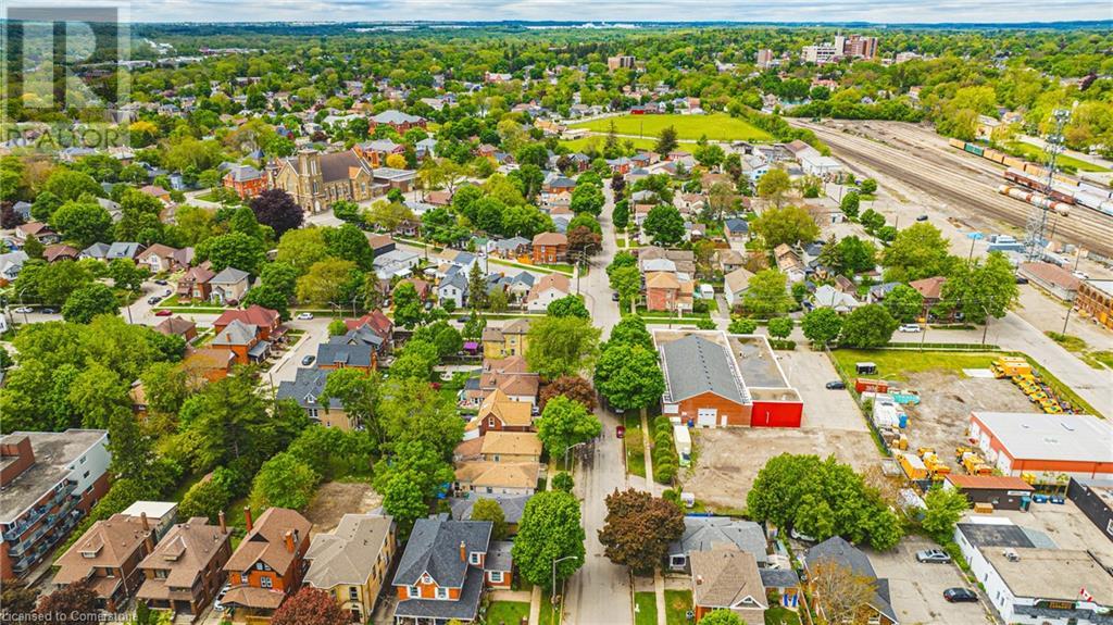 Photo 32 of 18 Duke Street, Brantford ON