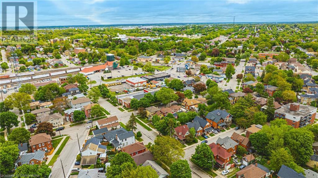 Photo 34 of 18 Duke Street, Brantford ON