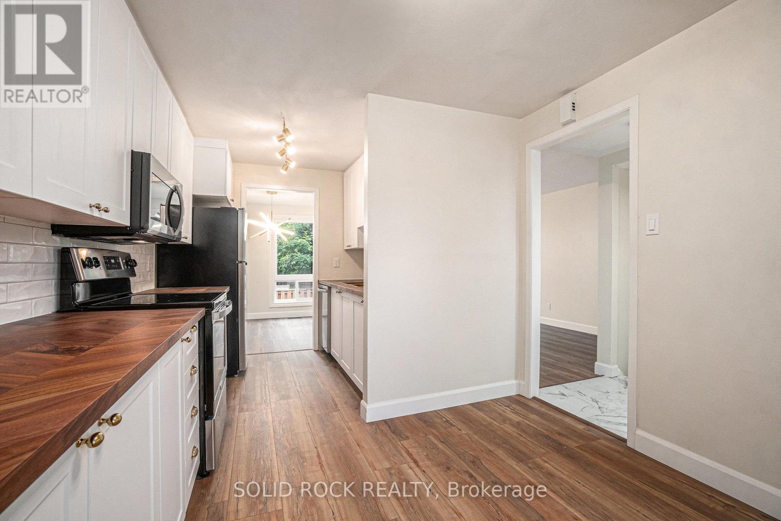 Photo 22 of 33 Thistledown Court, Ottawa ON