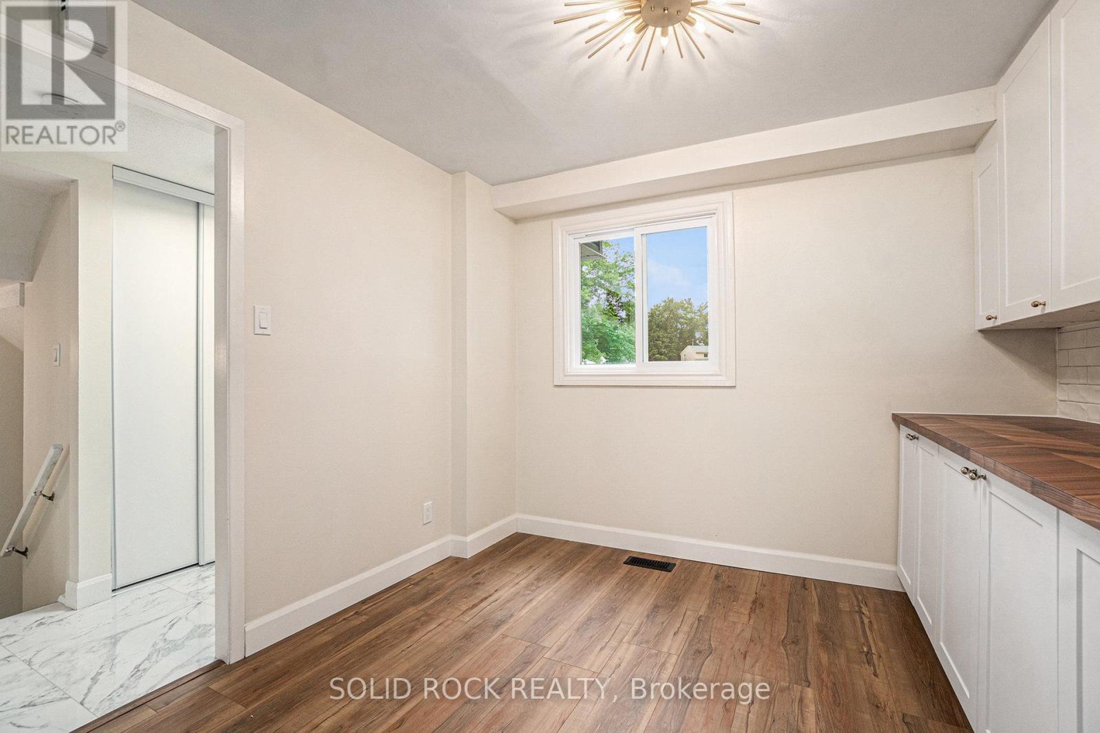 Photo 31 of 33 Thistledown Court, Ottawa ON