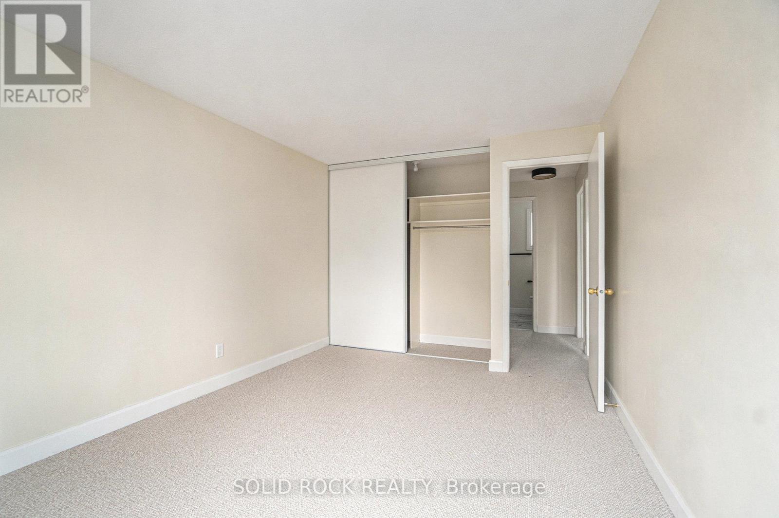 Photo 16 of 33 Thistledown Court, Ottawa ON