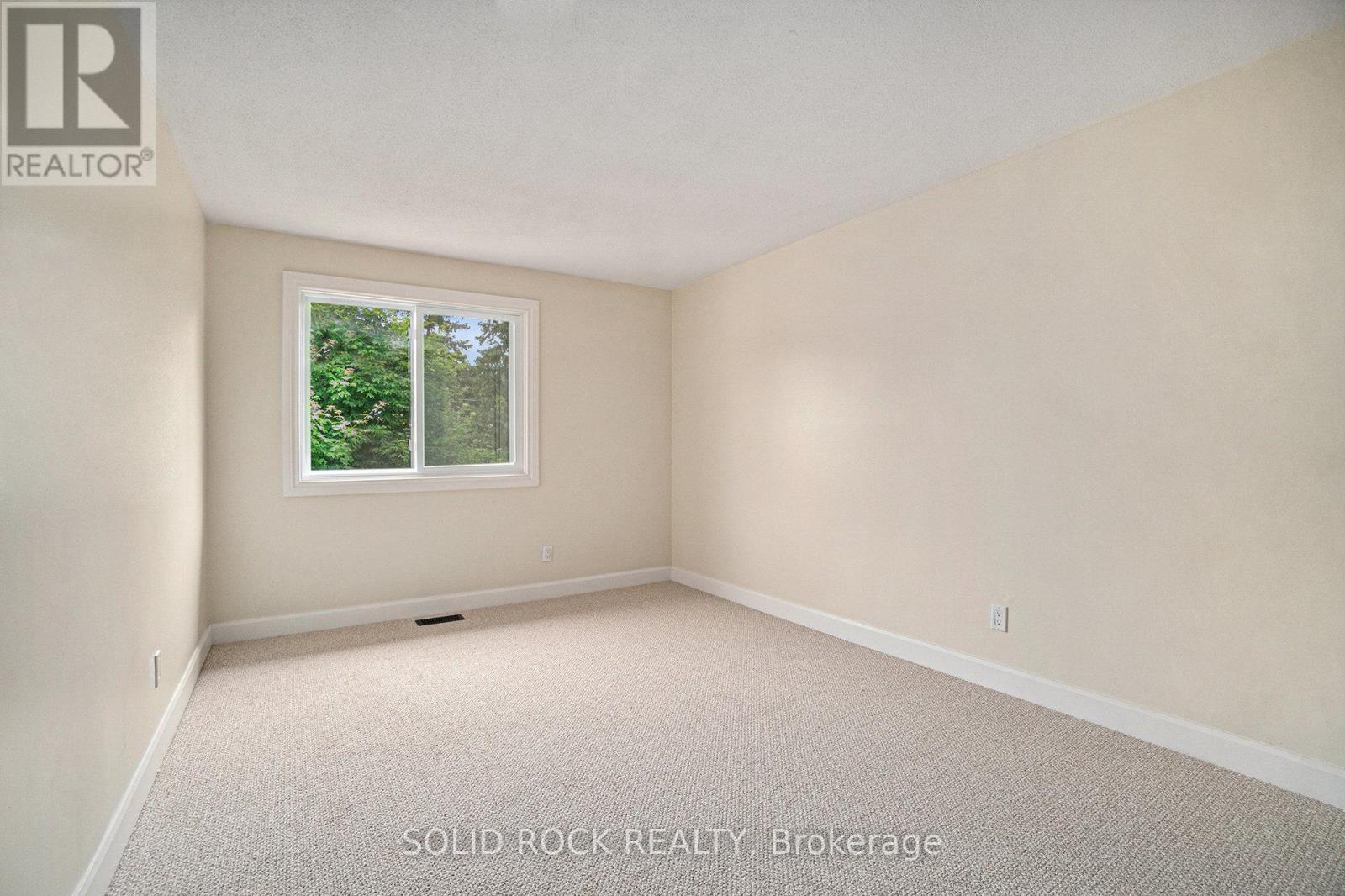 Photo 19 of 33 Thistledown Court, Ottawa ON