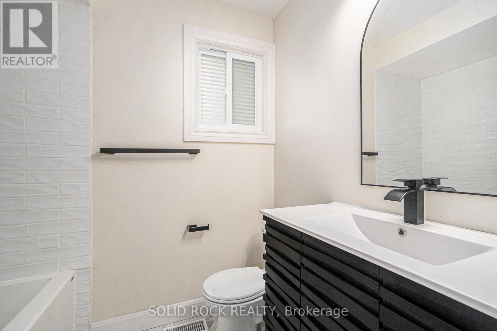 Photo 29 of 33 Thistledown Court, Ottawa ON
