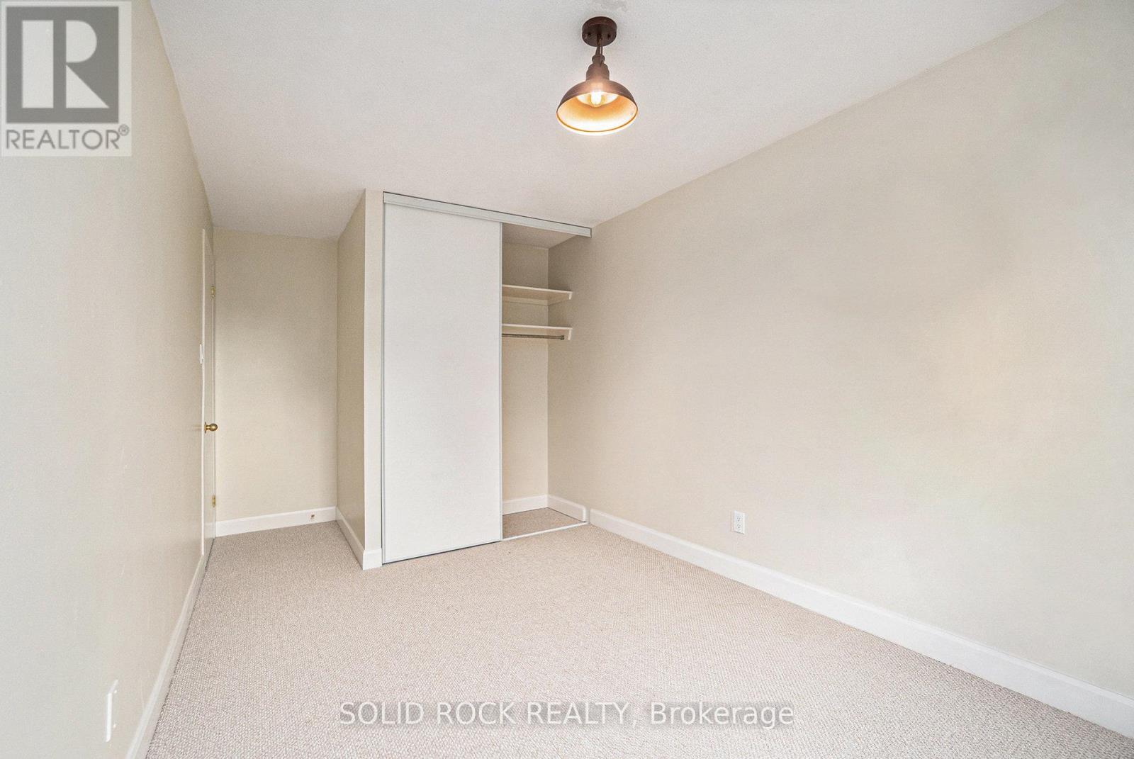 Photo 10 of 33 Thistledown Court, Ottawa ON