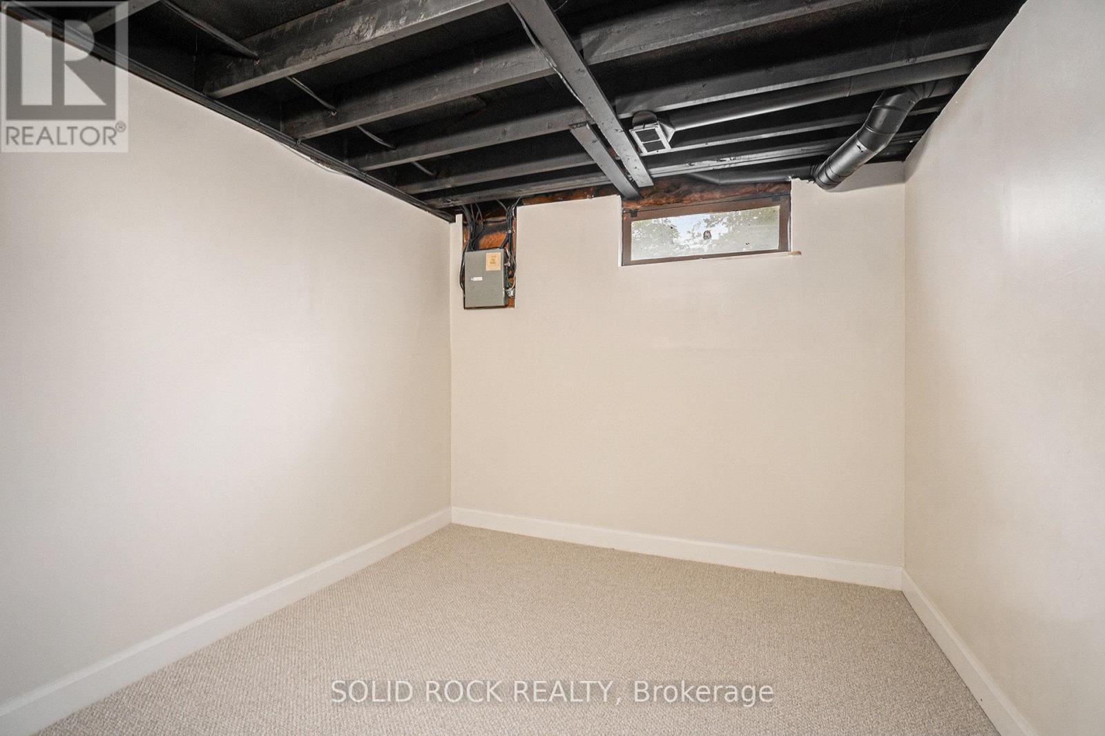Photo 5 of 33 Thistledown Court, Ottawa ON