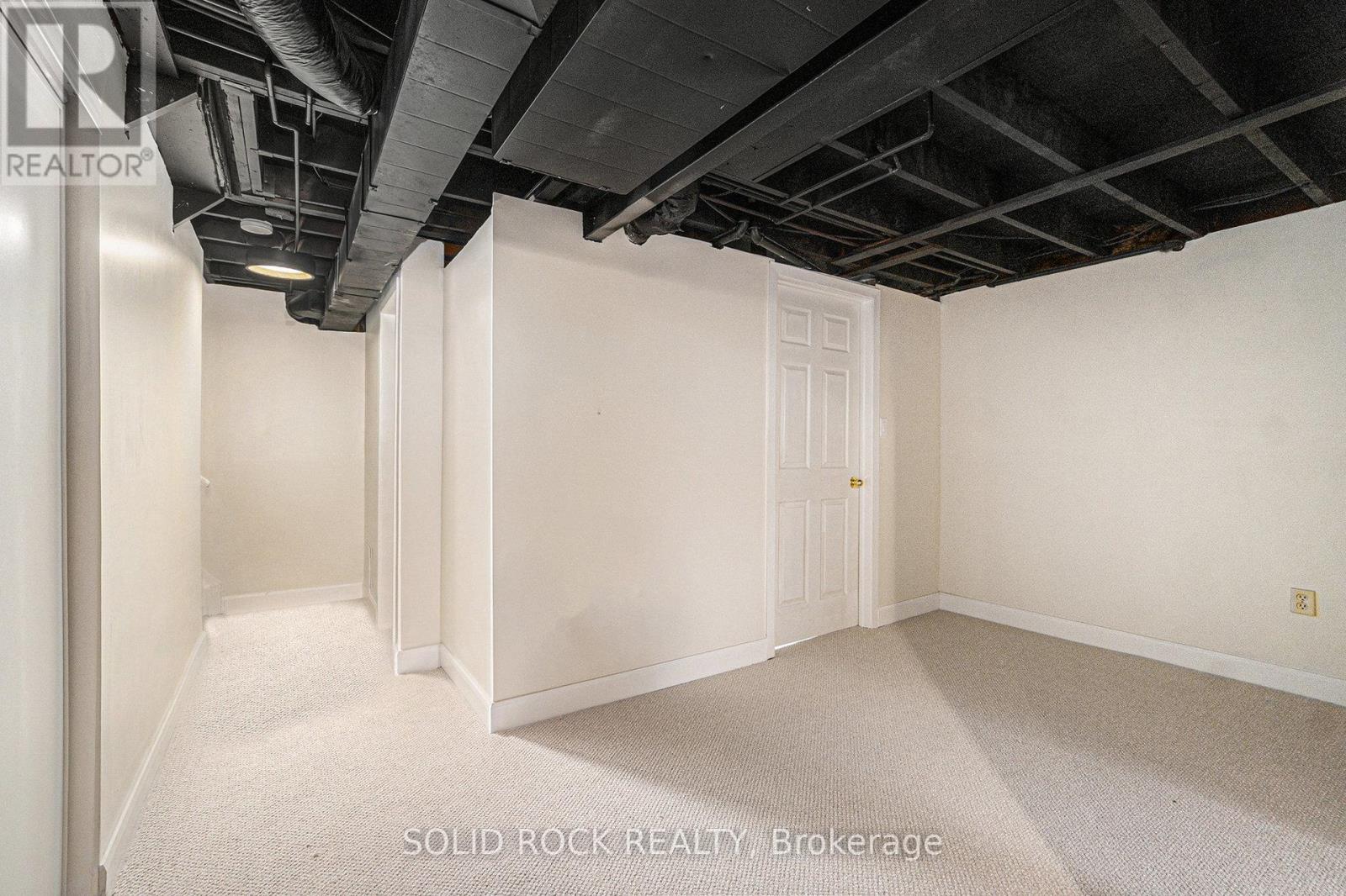 Photo 23 of 33 Thistledown Court, Ottawa ON