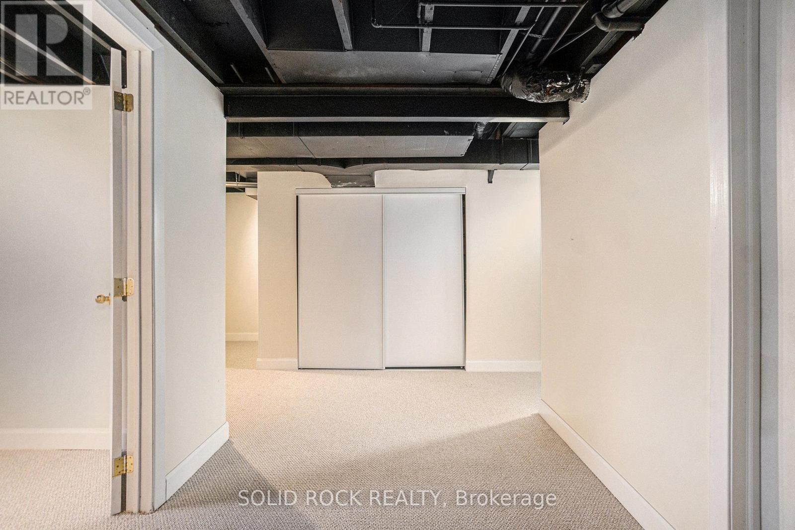 Photo 4 of 33 Thistledown Court, Ottawa ON