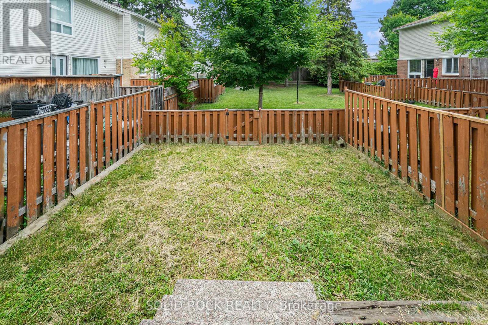 Photo 9 of 33 Thistledown Court, Ottawa ON