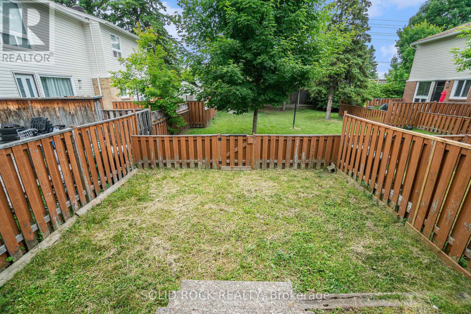 Photo 25 of 33 Thistledown Court, Ottawa ON