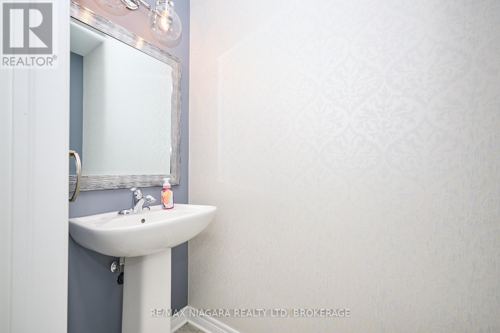 Photo 15 of 5703 Osprey Avenue, Niagara Falls ON