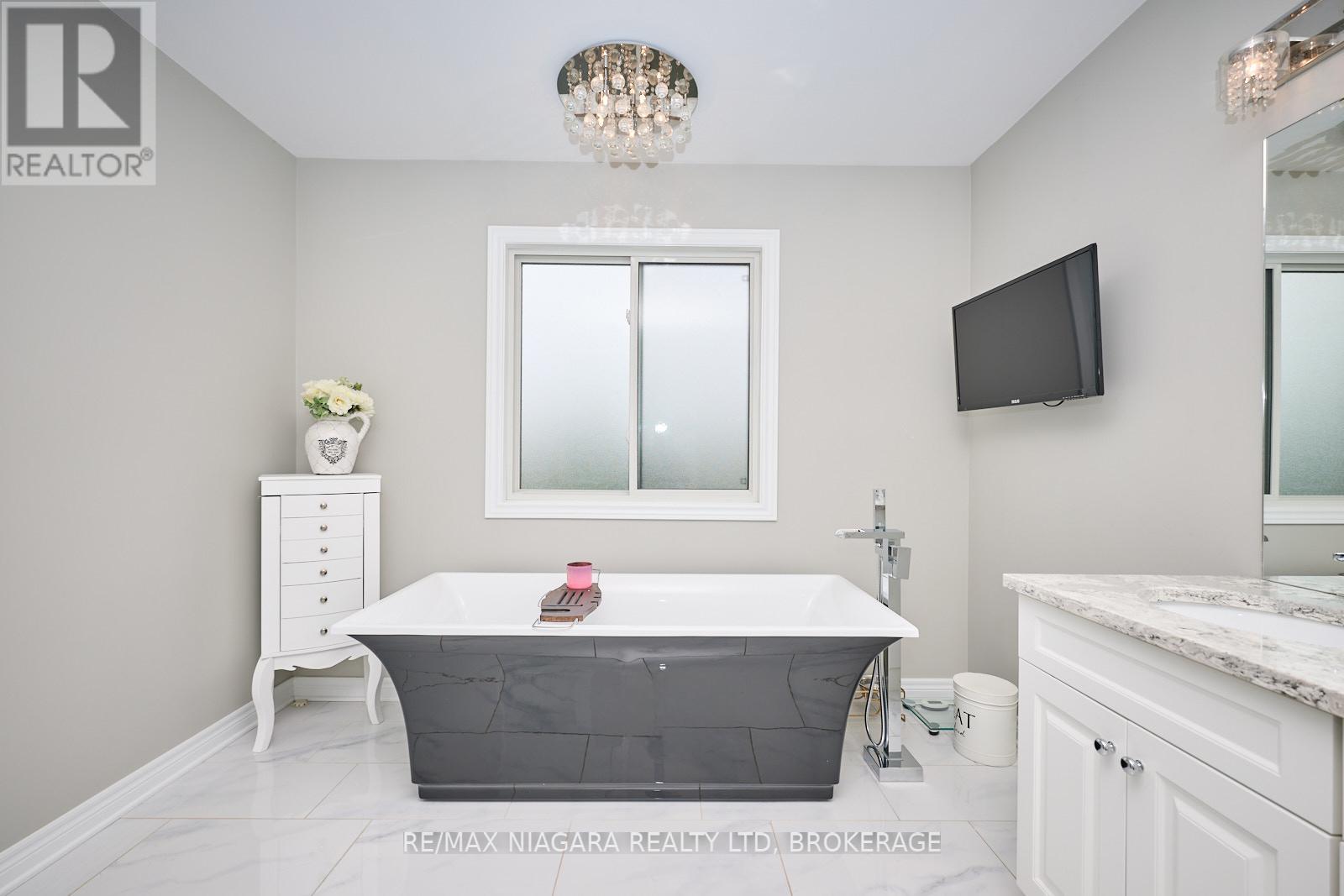 Photo 26 of 5703 Osprey Avenue, Niagara Falls ON