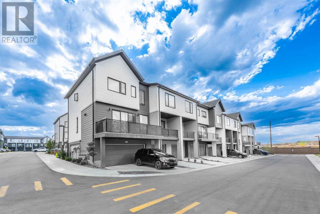 Single Family House for Sale in  Evanscrest Square NW Evanston Calgary 