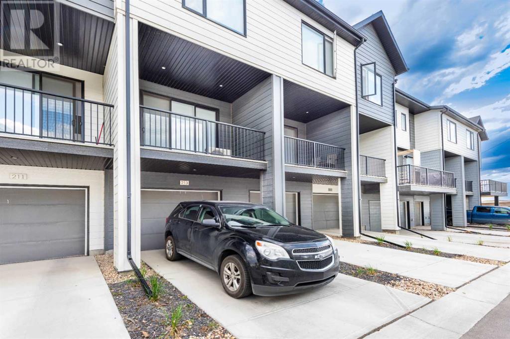 Single Family House for Sale in  Evanscrest Square NW Evanston Calgary 