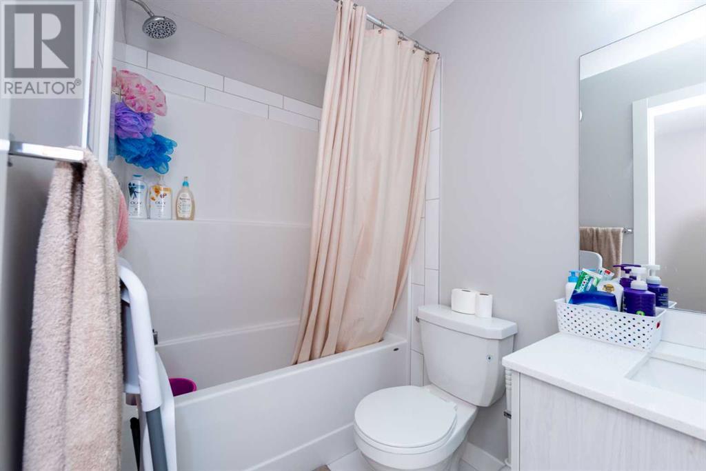 Single Family House for Sale in  Evanscrest Square NW Evanston Calgary 
