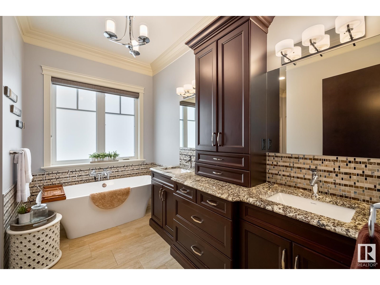 Photo 17 of 2790 Wheaton Dr Nw, Edmonton AB