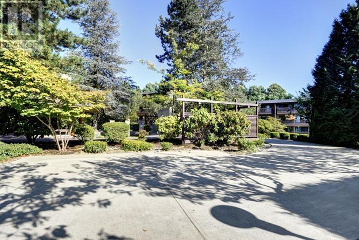 Photo 1 of 414 9857 Manchester Drive, Burnaby BC