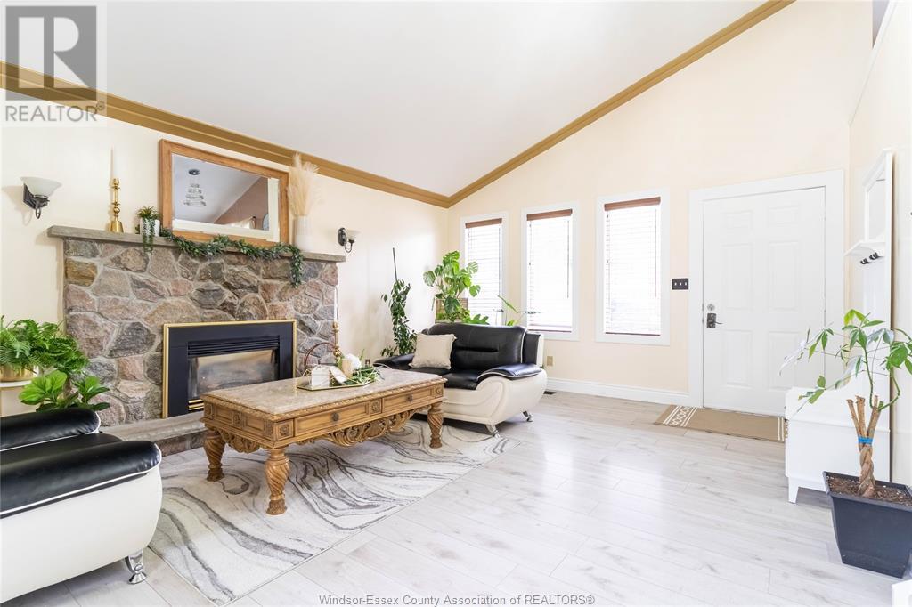 Photo 10 of 2415 Cabana Road W, Windsor ON