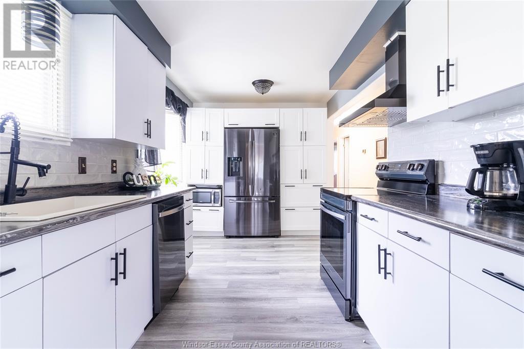 Photo 19 of 2415 Cabana Road W, Windsor ON