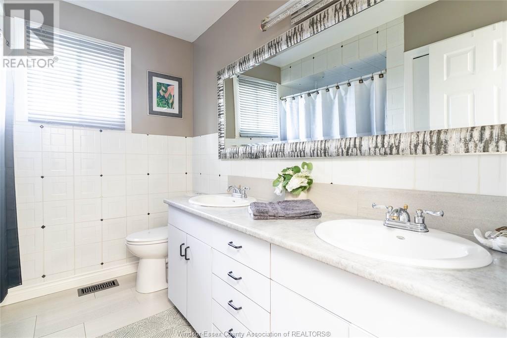 Photo 32 of 2415 Cabana Road W, Windsor ON