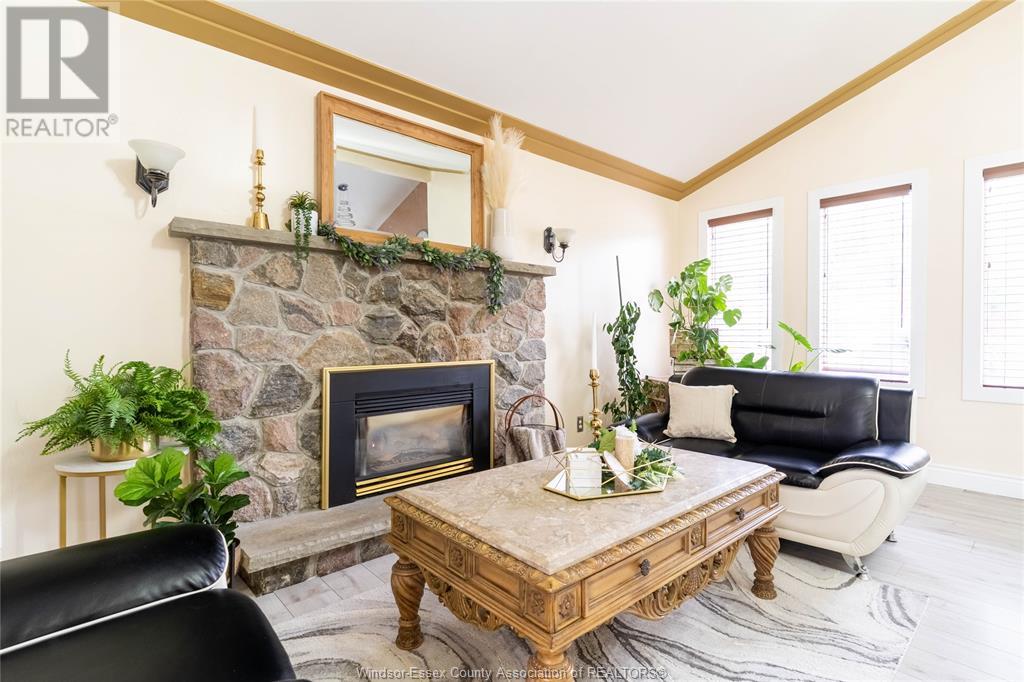 Photo 8 of 2415 Cabana Road W, Windsor ON