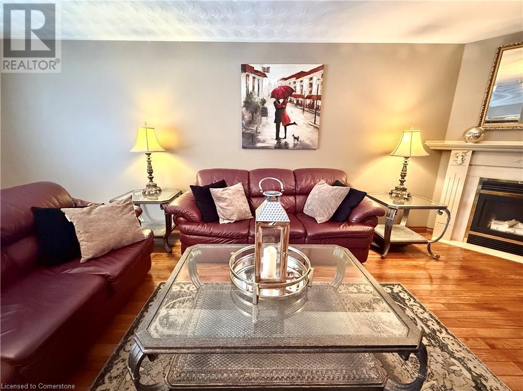 Photo 6 of 9 Sugarberry Court, Stoney Creek ON