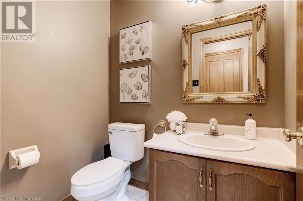 Photo 7 of 9 Sugarberry Court, Stoney Creek ON