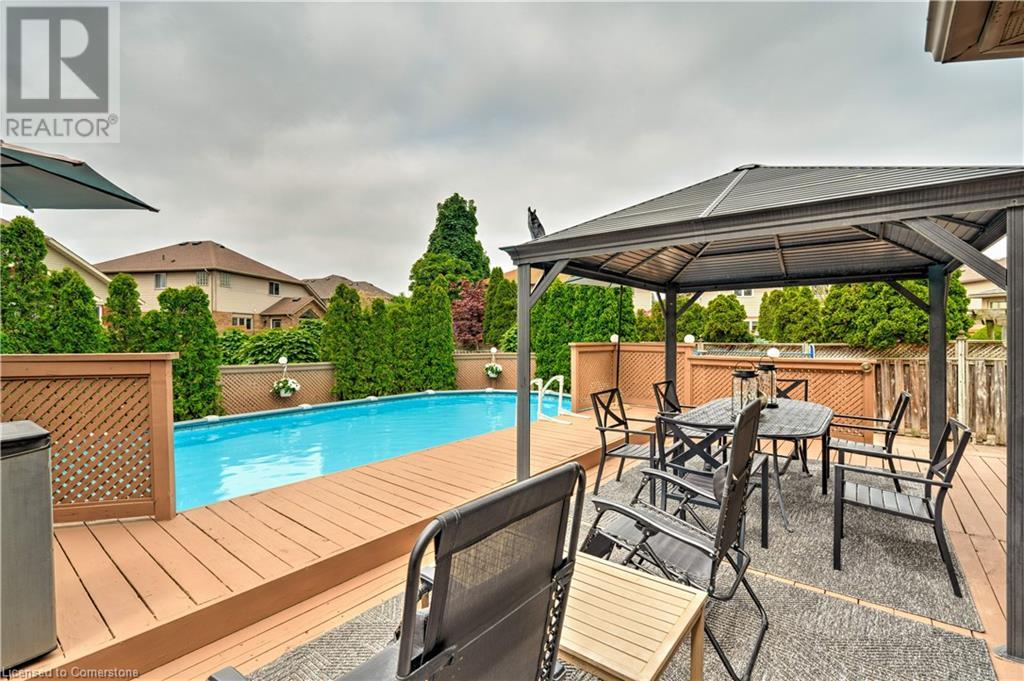 Photo 14 of 9 Sugarberry Court, Stoney Creek ON
