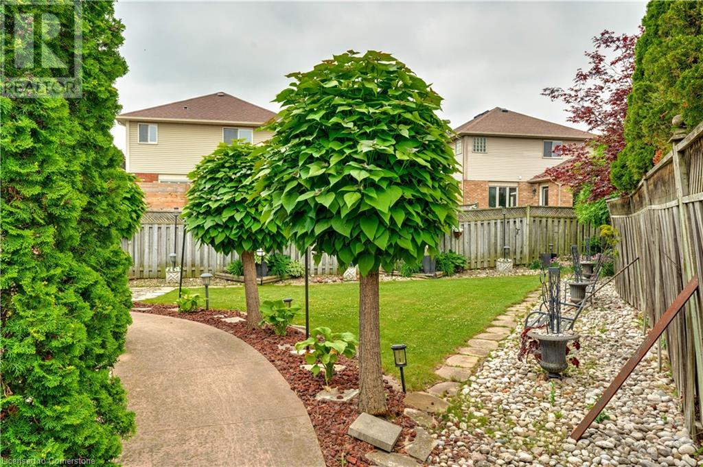 Photo 44 of 9 Sugarberry Court, Stoney Creek ON