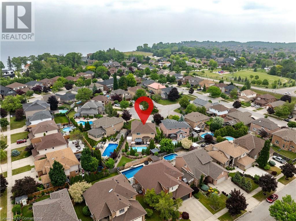 Photo 10 of 9 Sugarberry Court, Stoney Creek ON