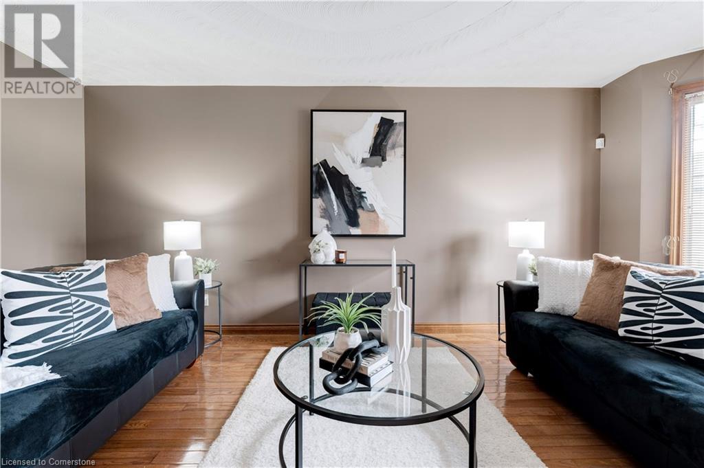 Photo 2 of 9 Sugarberry Court, Stoney Creek ON