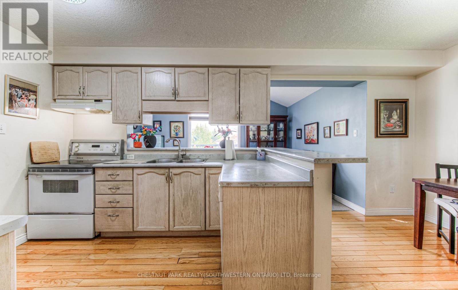 Photo 13 of 619 Westfield Drive, Waterloo ON