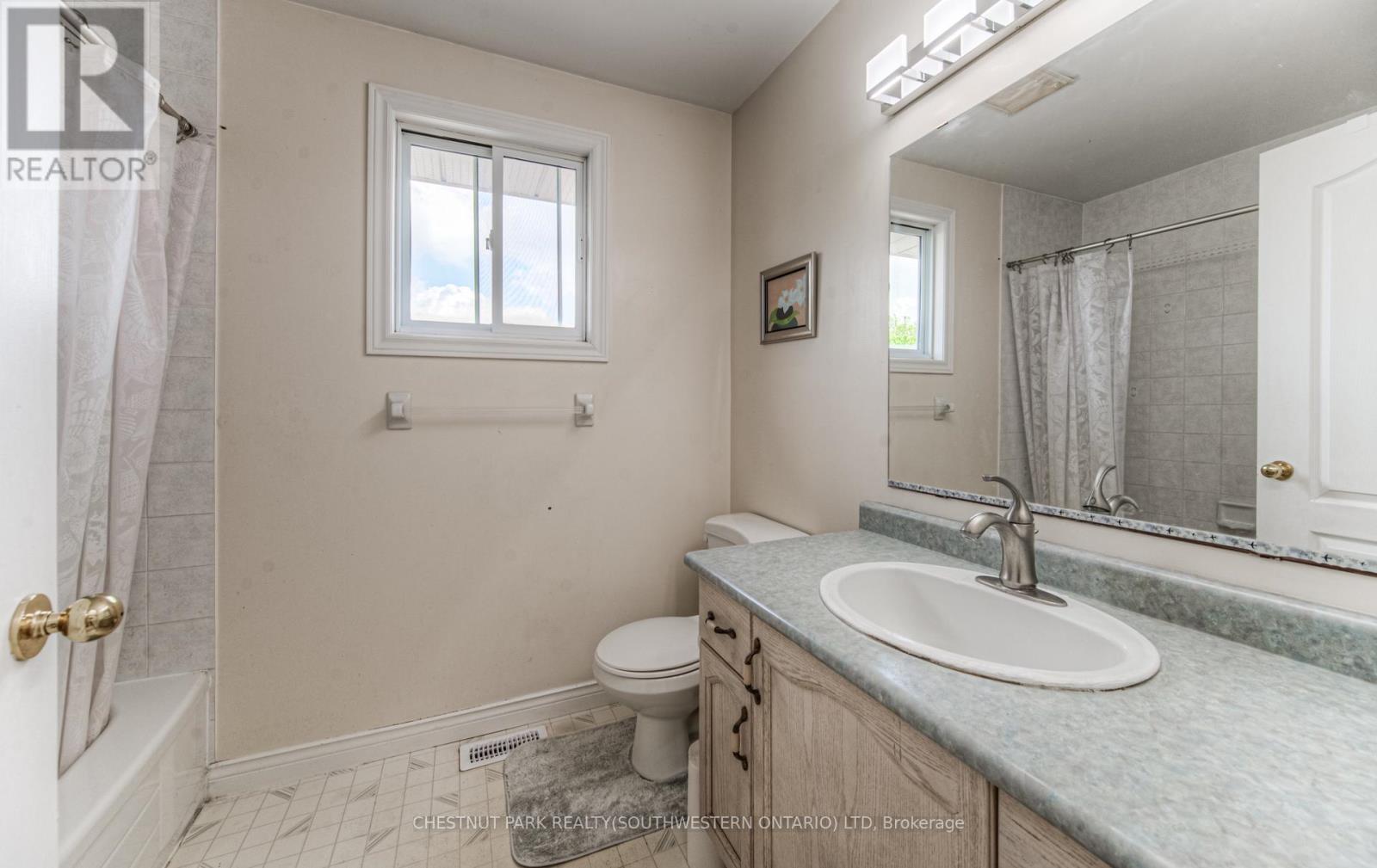 Photo 24 of 619 Westfield Drive, Waterloo ON
