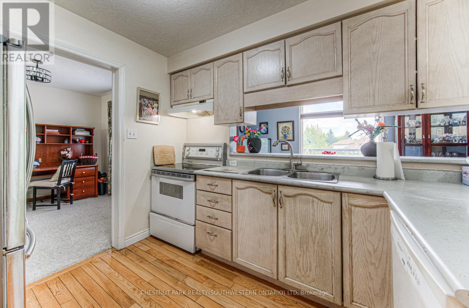 Photo 12 of 619 Westfield Drive, Waterloo ON