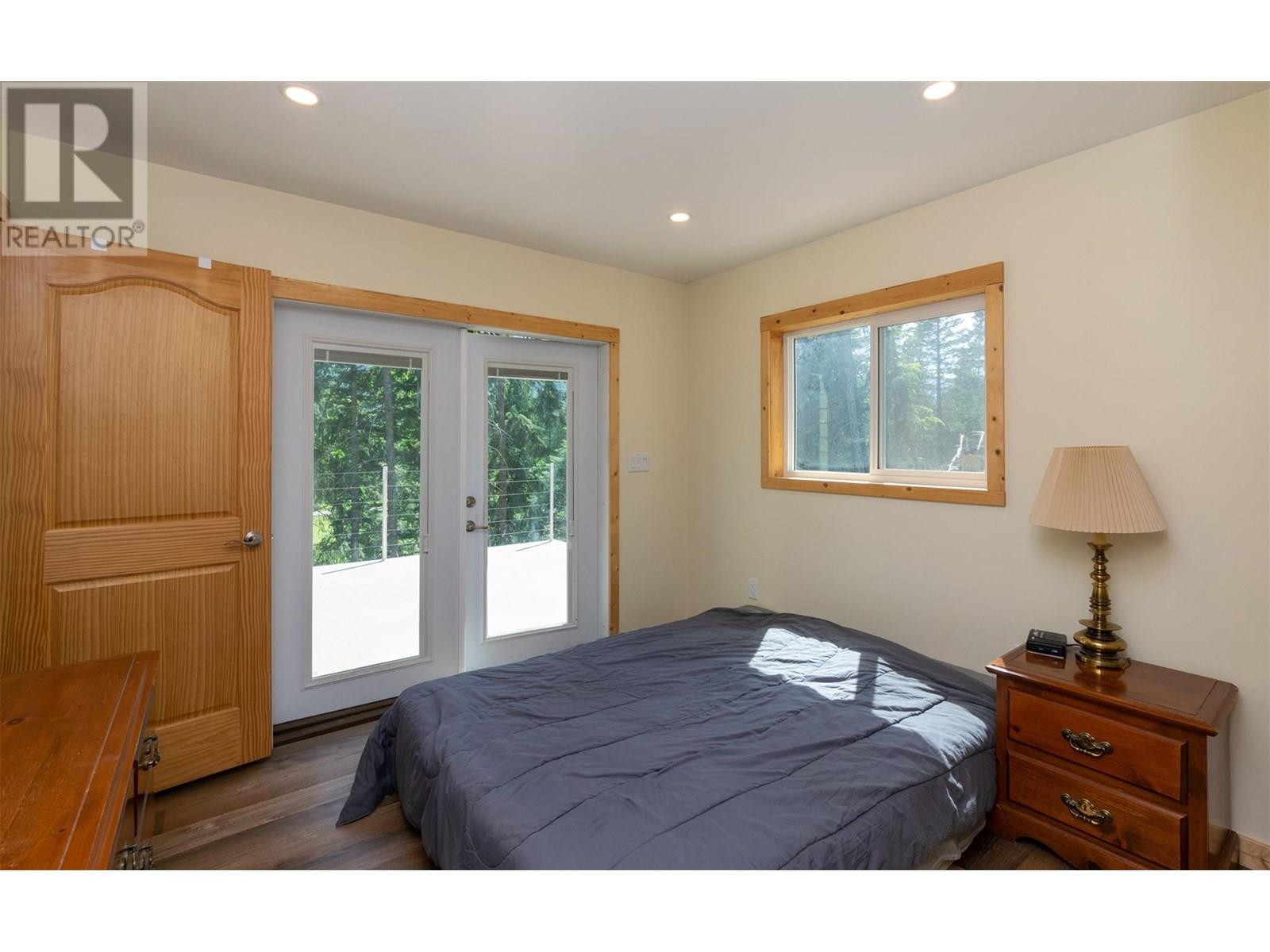 1771 Skimikin Road, Tappen