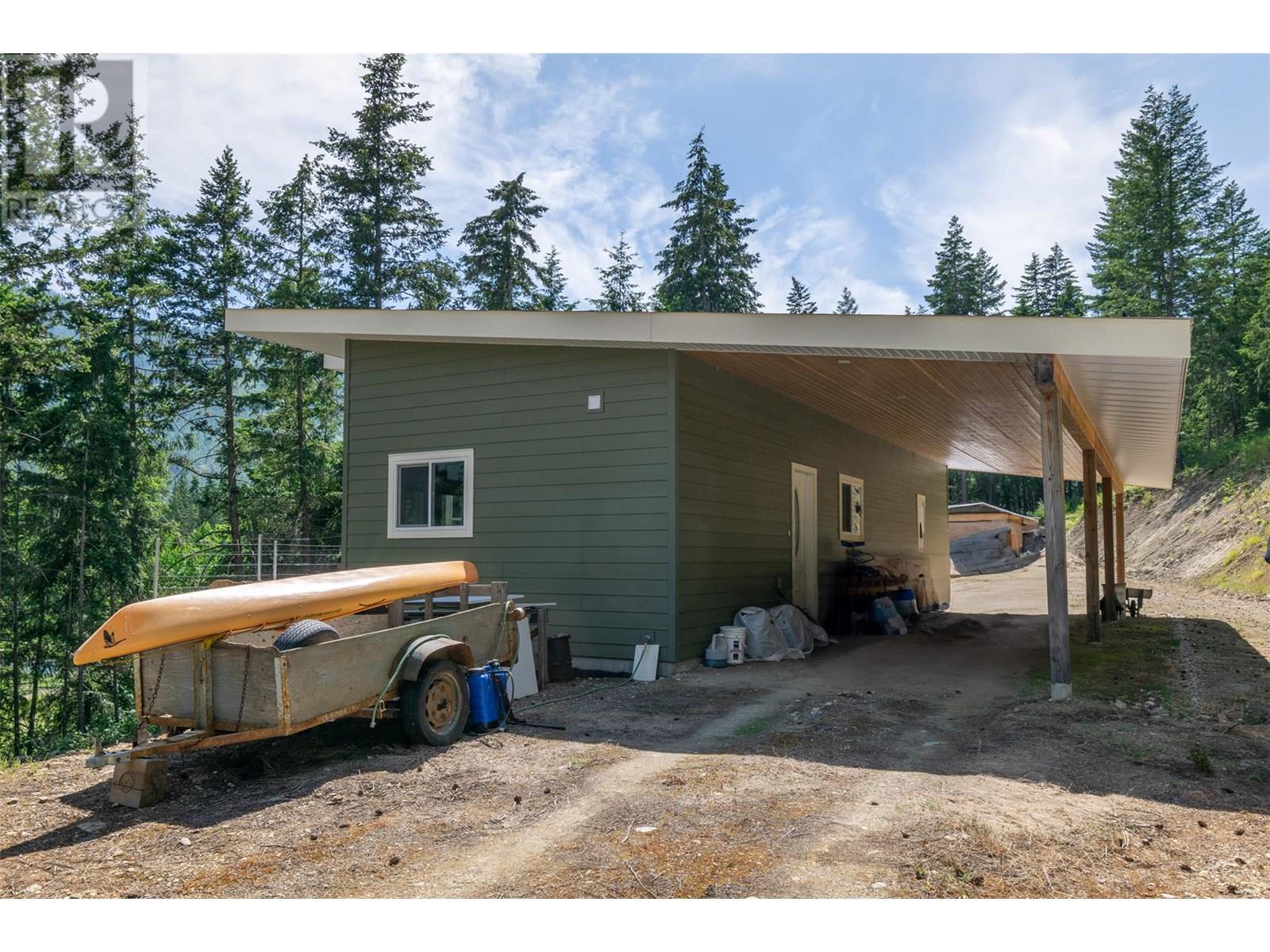 1771 Skimikin Road, Tappen