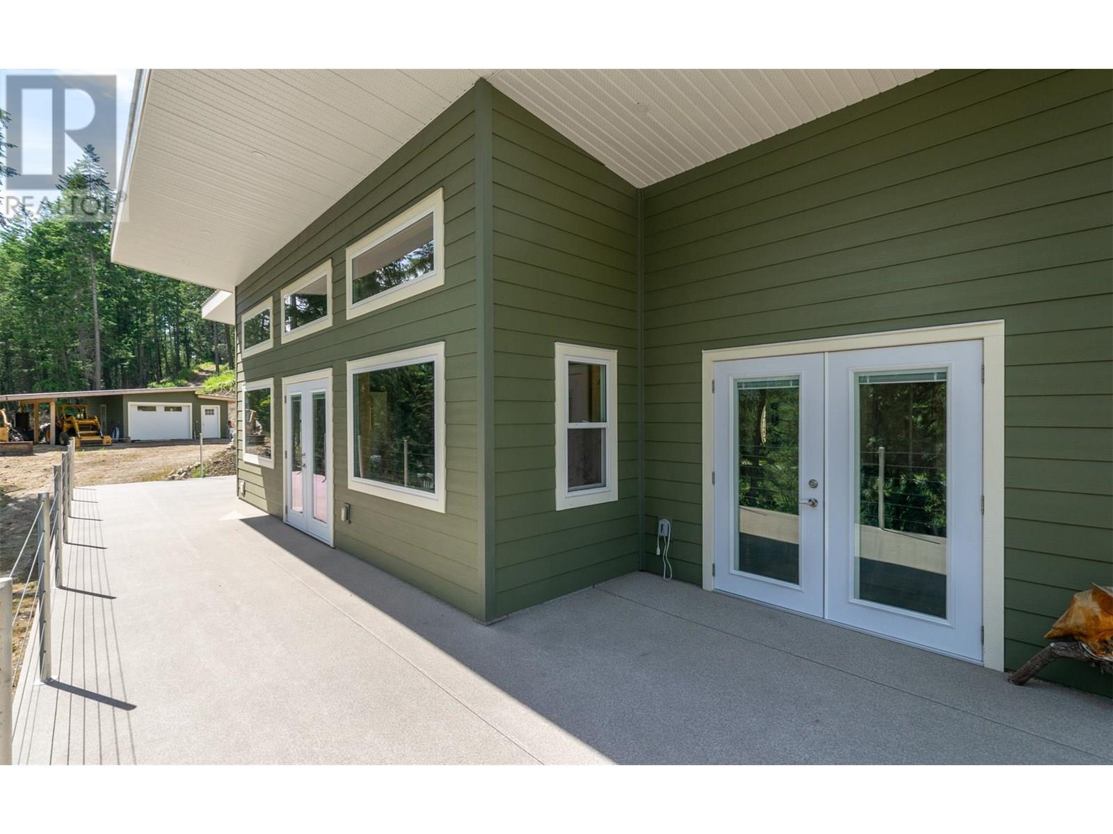 1771 Skimikin Road, Tappen