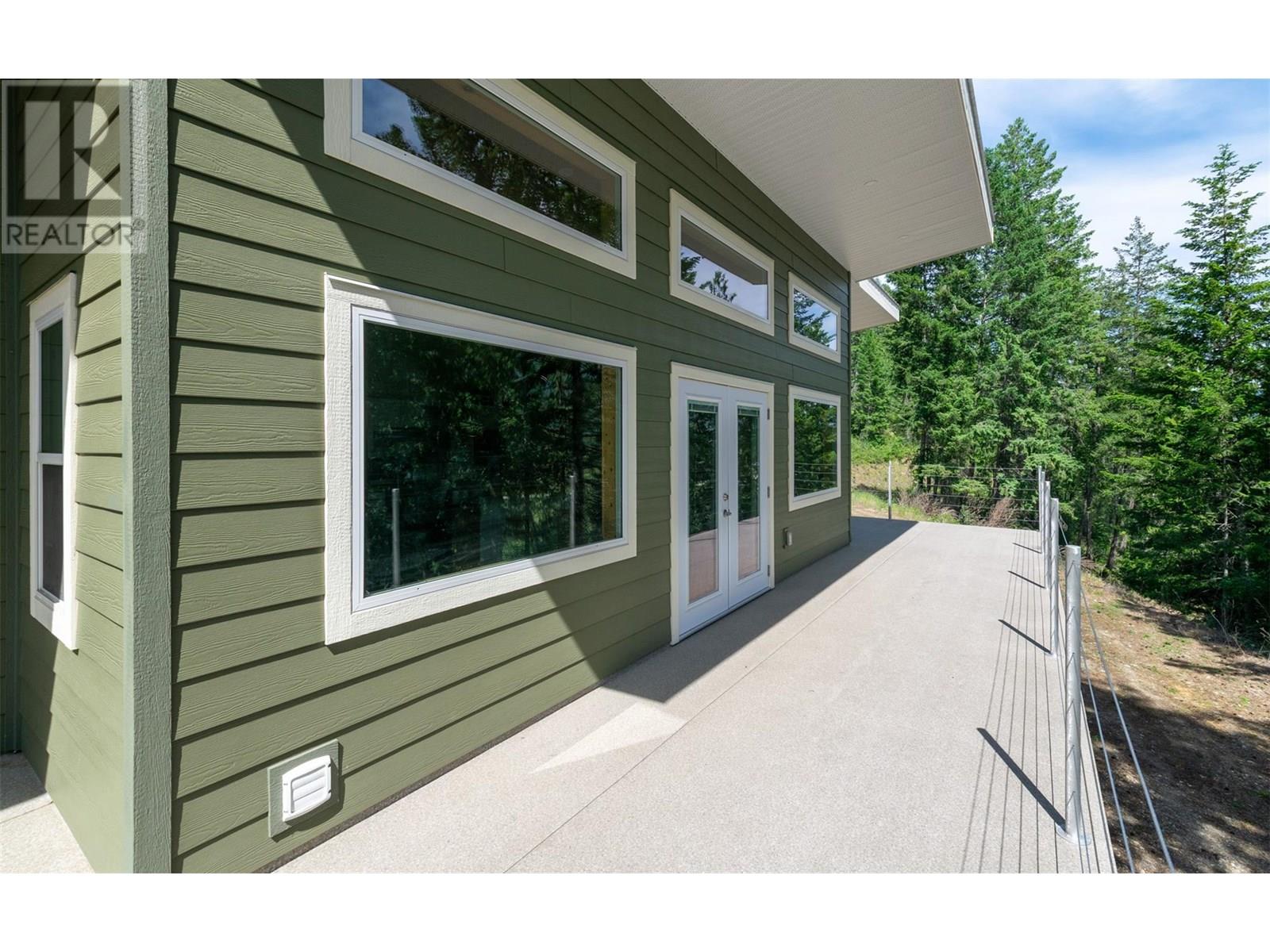 1771 Skimikin Road, Tappen