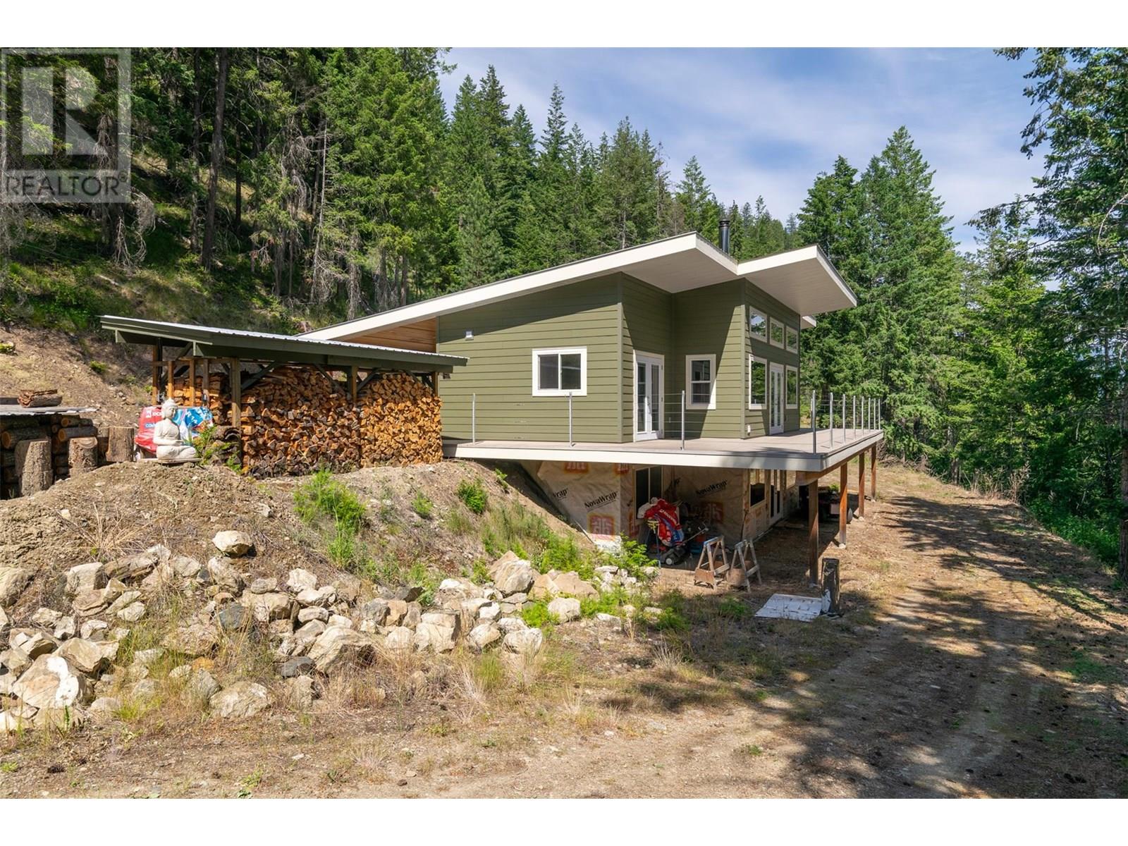 1771 Skimikin Road, Tappen