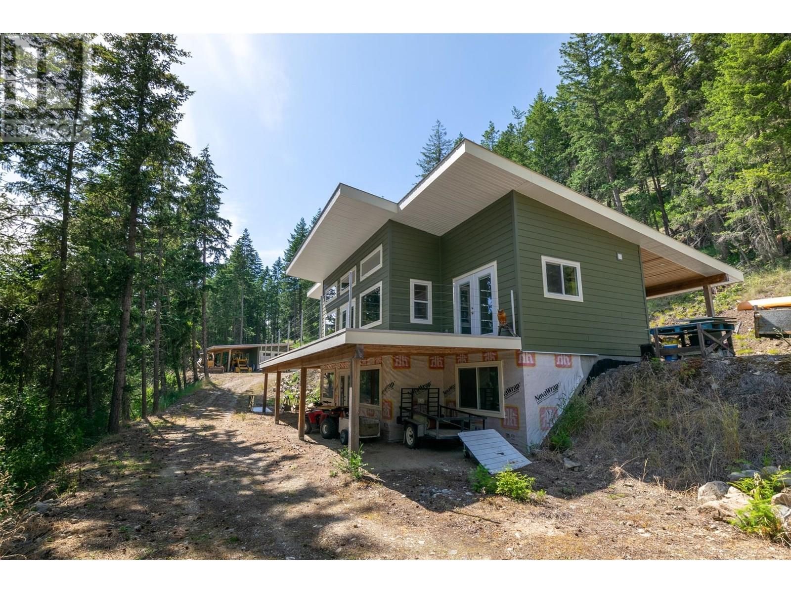 1771 Skimikin Road, Tappen
