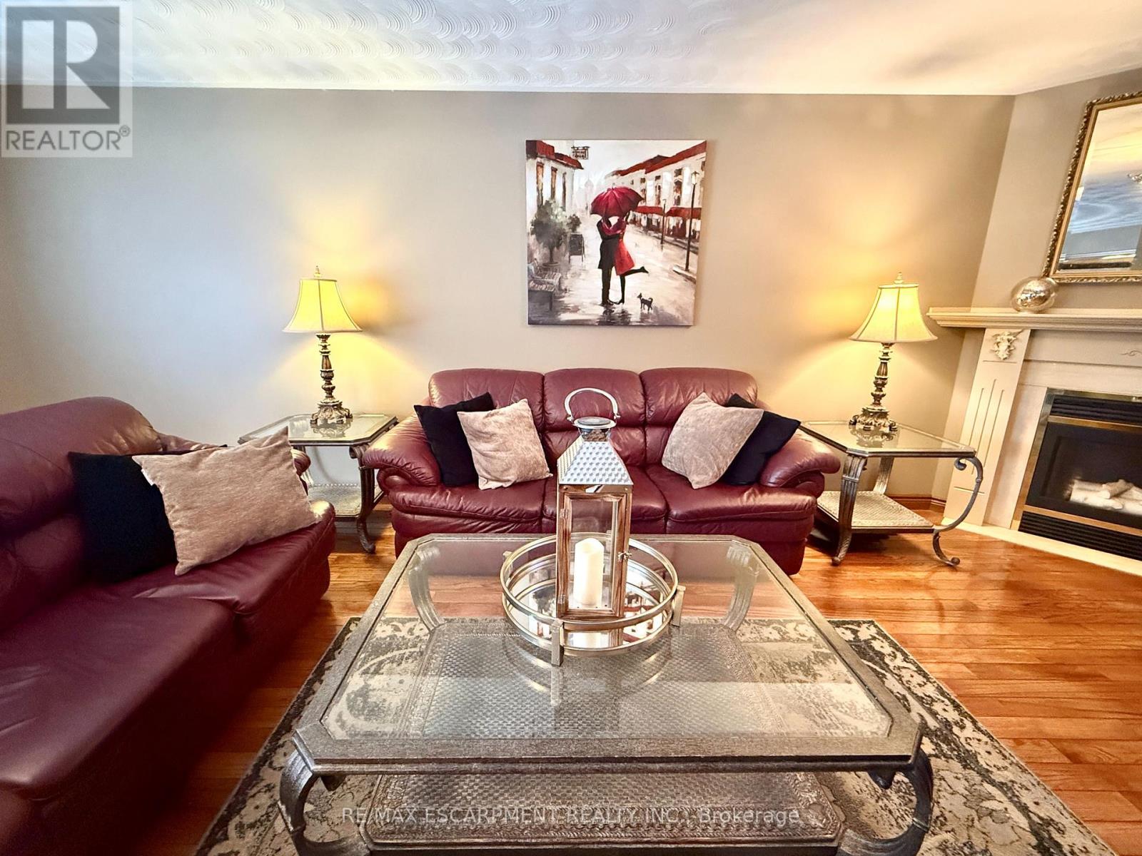 Photo 11 of 9 Sugarberry Court, Hamilton ON