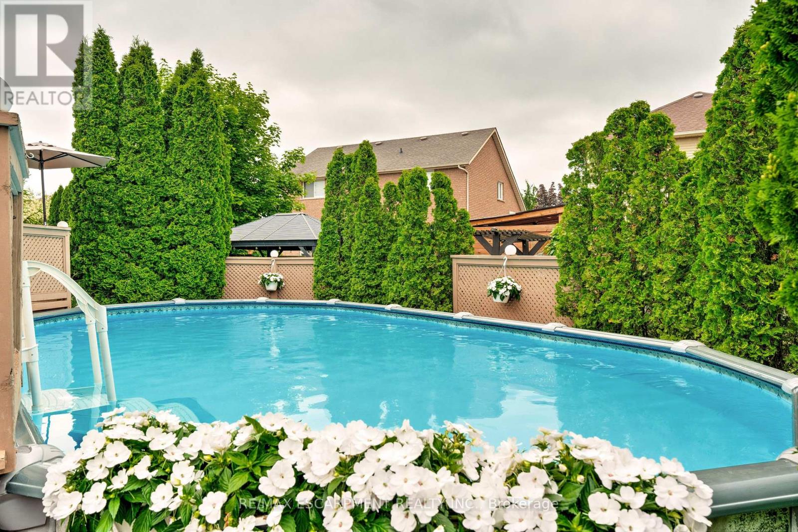 Photo 31 of 9 Sugarberry Court, Hamilton ON