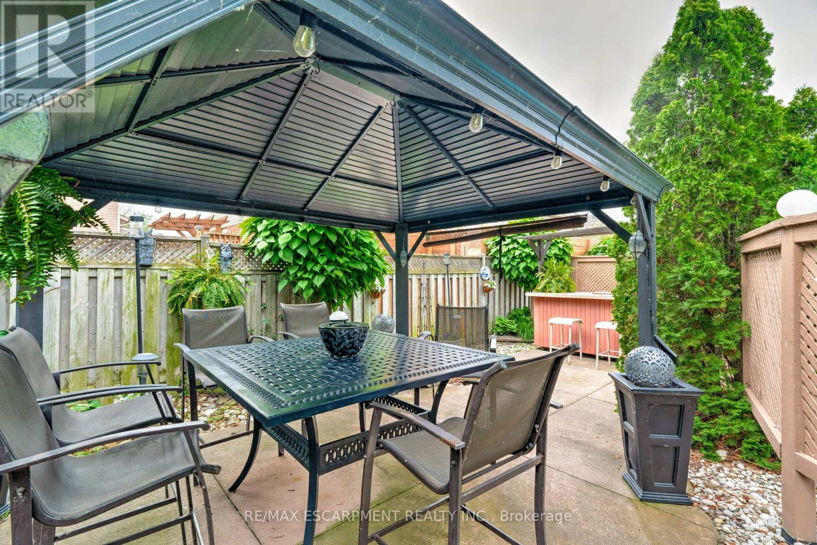 Photo 34 of 9 Sugarberry Court, Hamilton ON