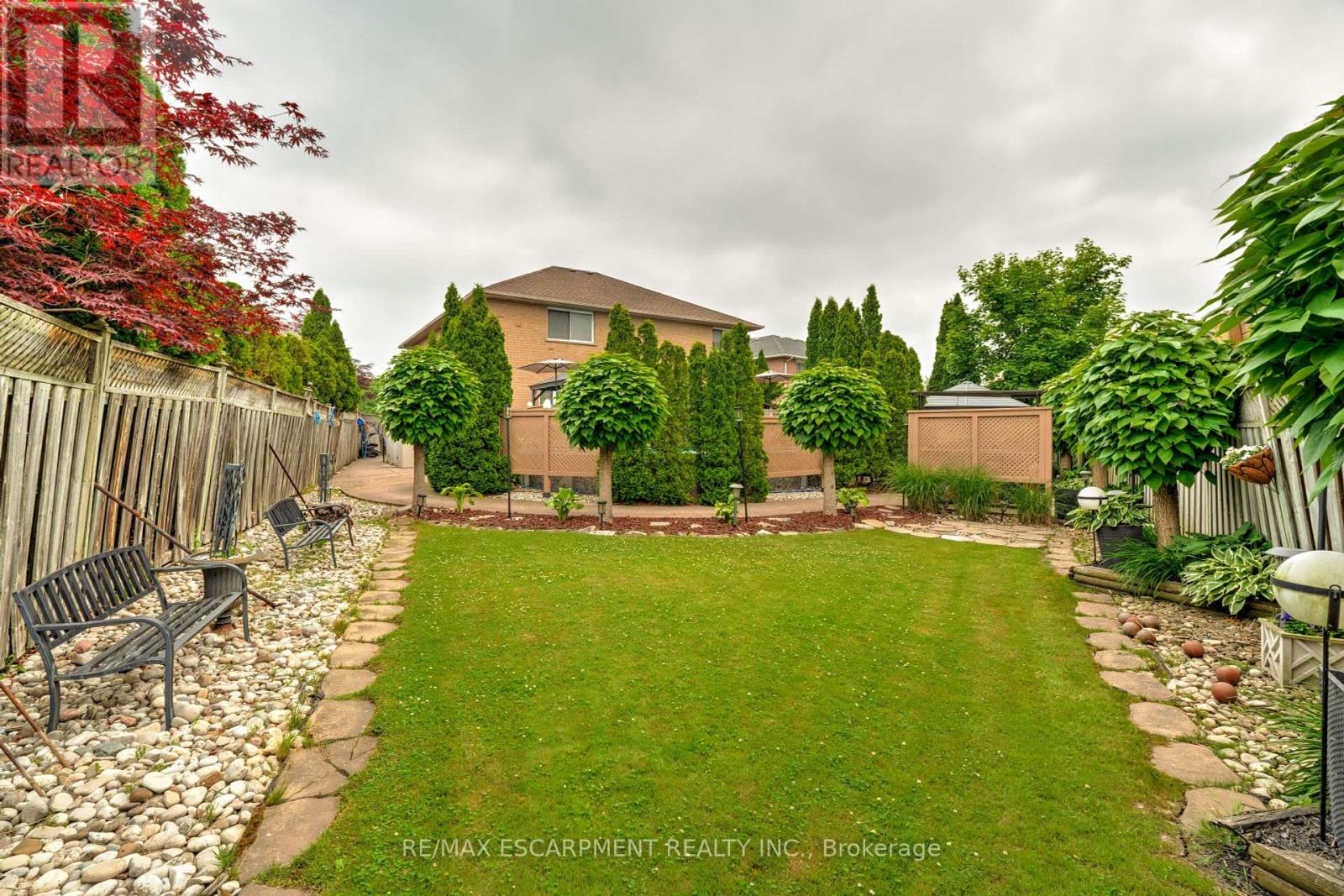 Photo 37 of 9 Sugarberry Court, Hamilton ON