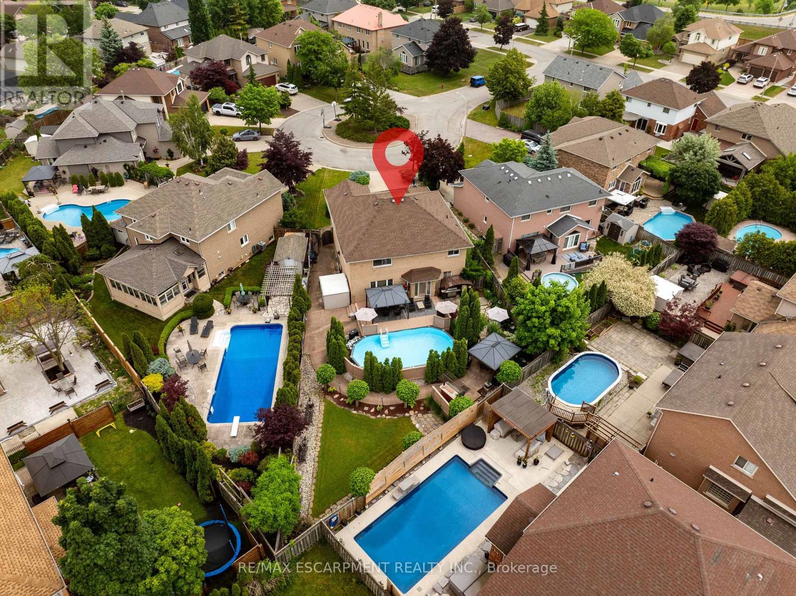 Photo 39 of 9 Sugarberry Court, Hamilton ON
