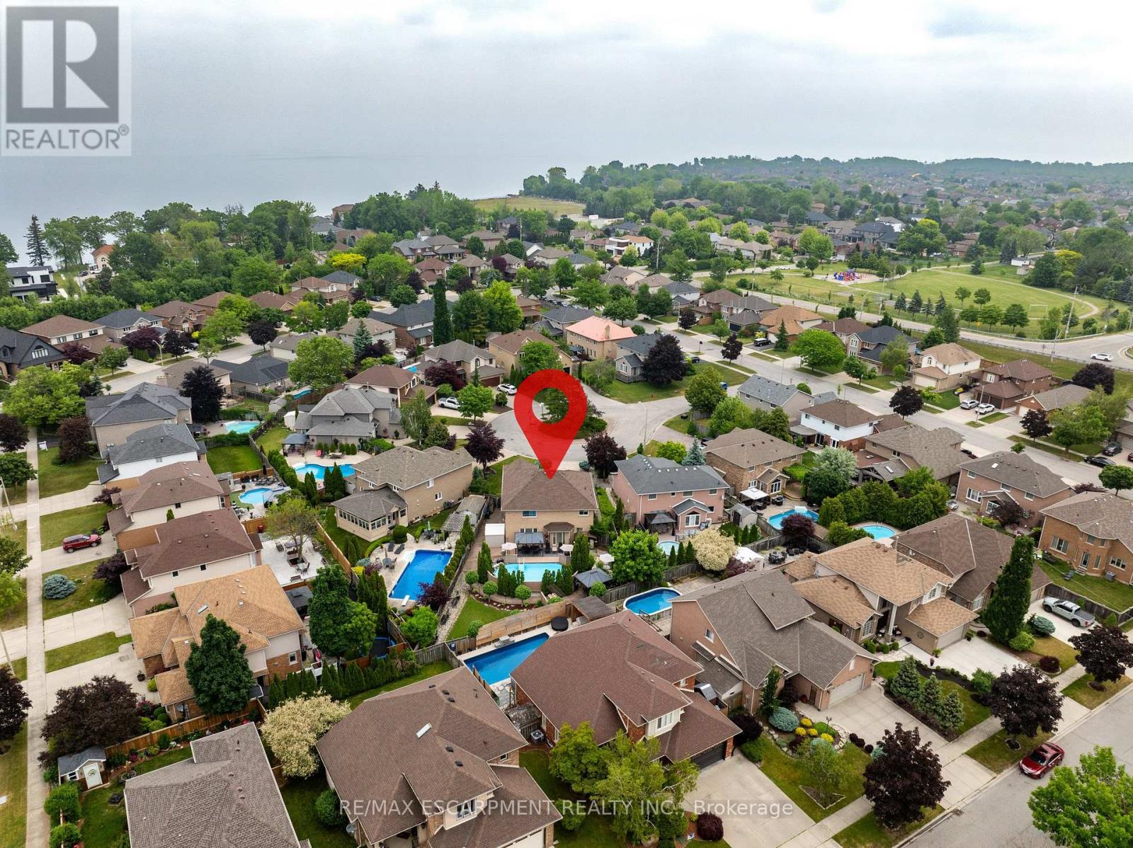 Photo 45 of 9 Sugarberry Court, Hamilton ON